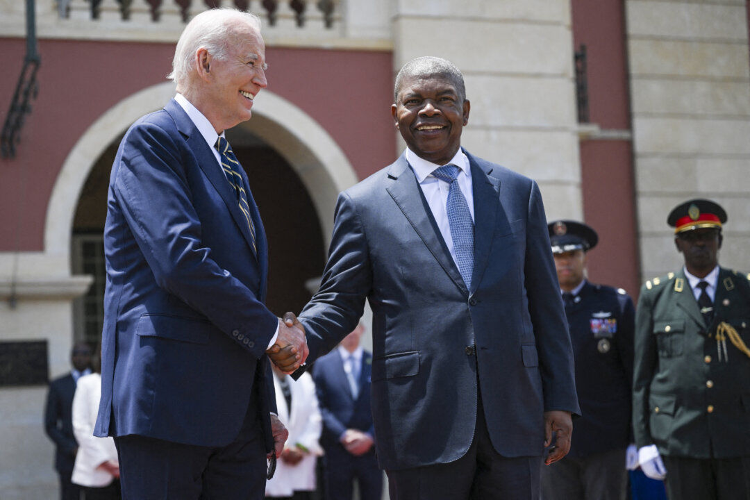 biden-meets-angolan-president,-says-us-is-‘all-in-on-africa’
