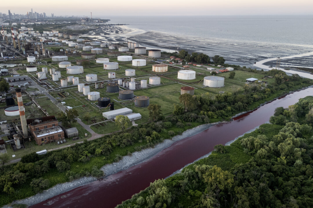 argentinian-stream-mysteriously-turns-blood-red,-sparks-fears-of-toxic-leak argentinian-stream-mysteriously-turns-blood-red,-sparks-fears-of-toxic-leak