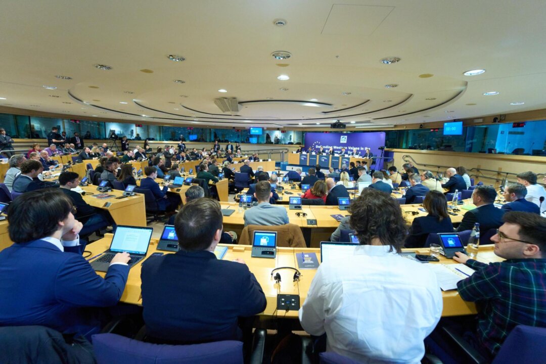 from-maga-to-mega:-european-conservatives-strengthen-ties-with-trump’s-movement