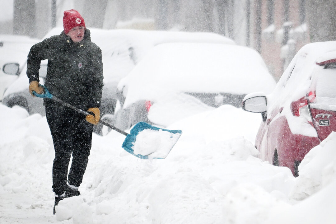 airport-delays-and-winter-storm-warnings-grip-canada,-but-weather-expected-to-ease-in-some-areas airport-delays-and-winter-storm-warnings-grip-canada,-but-weather-expected-to-ease-in-some-areas