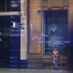 australia’s-wage-growth-slows-to-3.2-percent,-hits-two-year-low