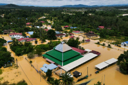 day-in-photos:-flooding-in-malaysia,-sinkholes-in-england,-and-‘goat-grabbing’-in-afghanistan
