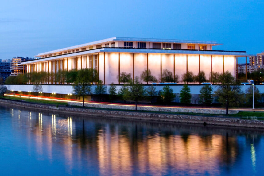 kennedy-center-evacuated-over-fake-bomb-threat-targeting-shen-yun