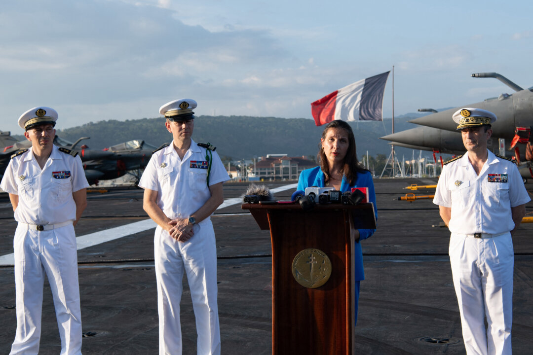 french-carrier-strike-group-visits-philippines,-holds-joint-combat-drills-in-disputed-sea french-carrier-strike-group-visits-philippines,-holds-joint-combat-drills-in-disputed-sea