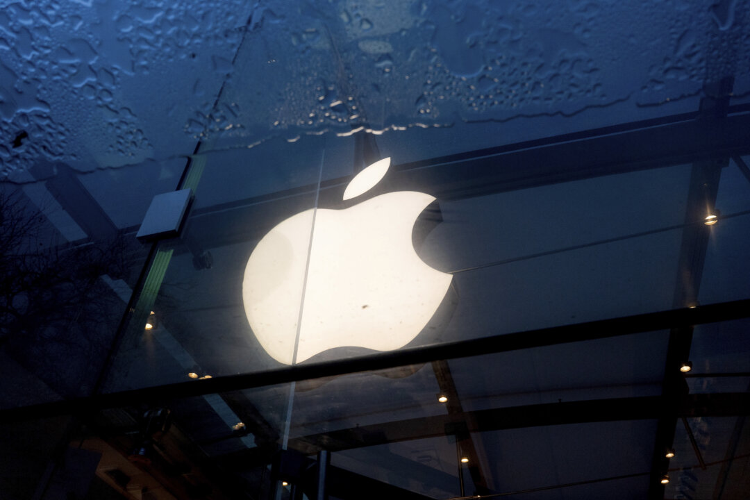 apple-commits-more-than-$500-billion-investment-in-us apple-commits-more-than-$500-billion-investment-in-us