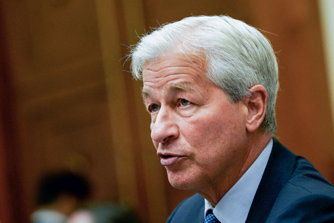 jamie-dimon-backs-doge-conditionally,-says-government-is-‘not-very-competent’
