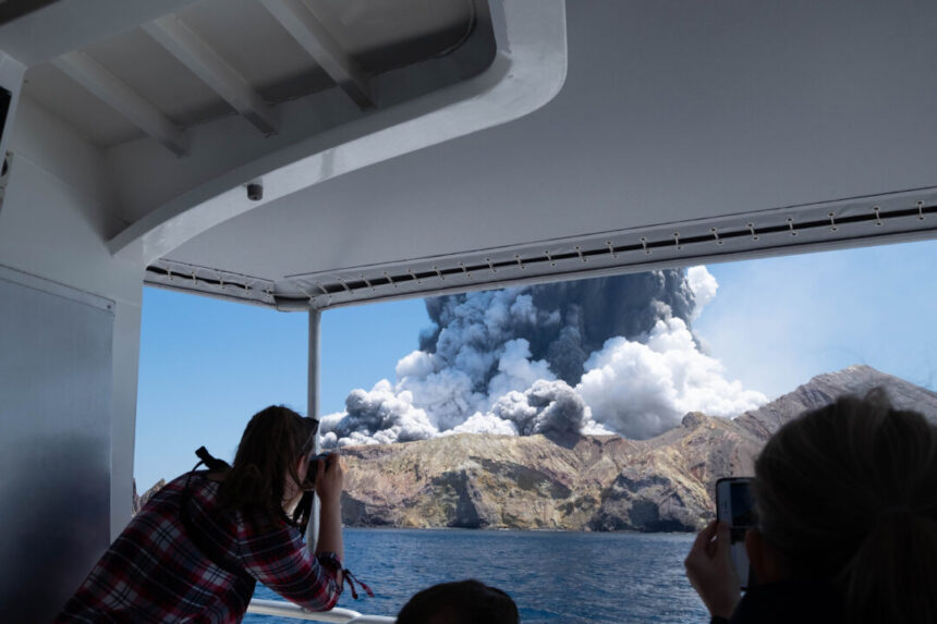white-island-eruption:-court-clears-owners-of-responsibility