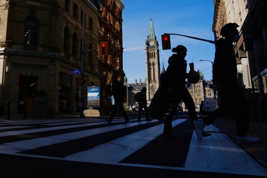 many-public-servants-in-biggest-departments-breaking-remote-work-rules