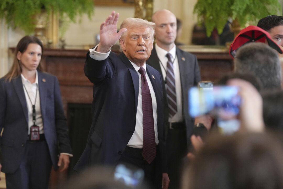 white-house-says-president-trump-will-announce-auto-tariffs-today white-house-says-president-trump-will-announce-auto-tariffs-today