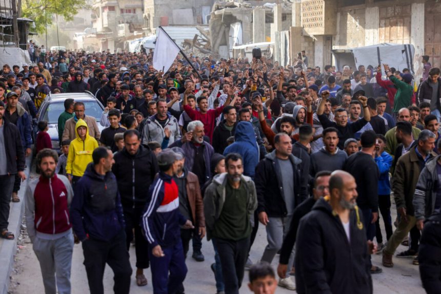 growing-crowds-of-gazans-demonstrate-against-hamas