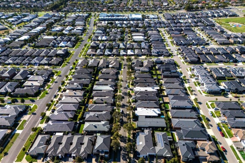 australia’s-capital-cities-gain-373,000-migrants-amid-housing-and-infrastructure-strain