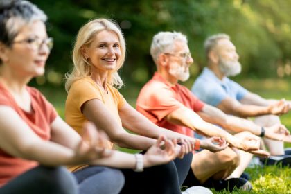 building-a-social-network-after-retirement:-staying-connected-and-thriving