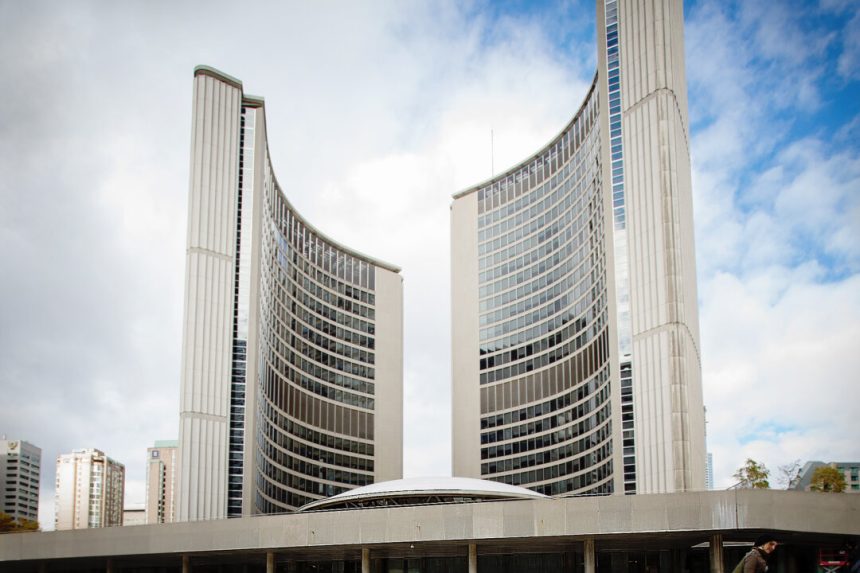 toronto-city-councillors-pass-$33k-pay-raise-for-themselves