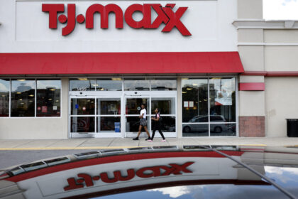 retail-roundup:-consumer-and-food-retailers-pressured-by-walmart’s-2025-outlook