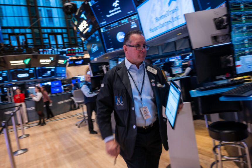 stocks-end-volatile-week-mixed-on-tariffs,-stagflation-concerns,-tech-earnings