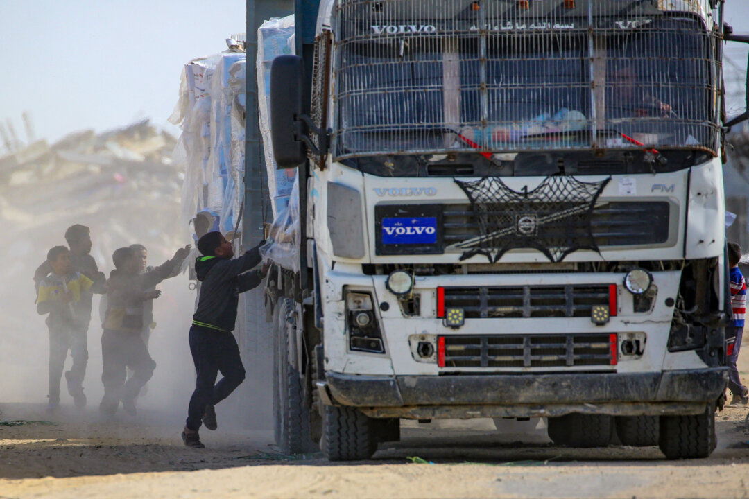 israel-defends-gaza-aid-cutoff-as-phase-one-ends;-25,000-food-trucks-were-supplied israel-defends-gaza-aid-cutoff-as-phase-one-ends;-25,000-food-trucks-were-supplied