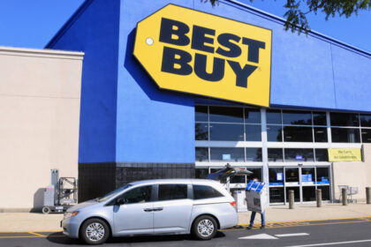 best-buy-posts-surprise-sales-gain-as-new-store-formats-boost-traffic