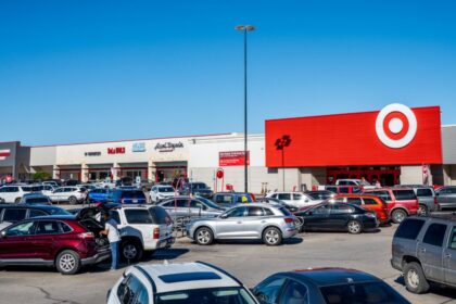 target-beats-earnings-expectations-but-warns-of-consumer-uncertainty