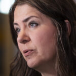 alberta-premier-supports-canada’s-tariffs-response,-opposes-energy-export-levies