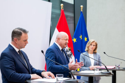 austria-immediately-halts-family-reunifications-for-asylum-seekers