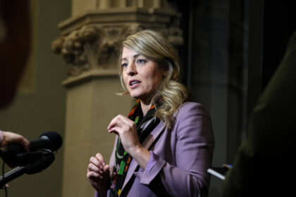 joly-told-liberals-she-briefed-carney-on-trump-tariffs