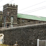 gangs-are-running-new-zealand’s-prisons,-new-report-says