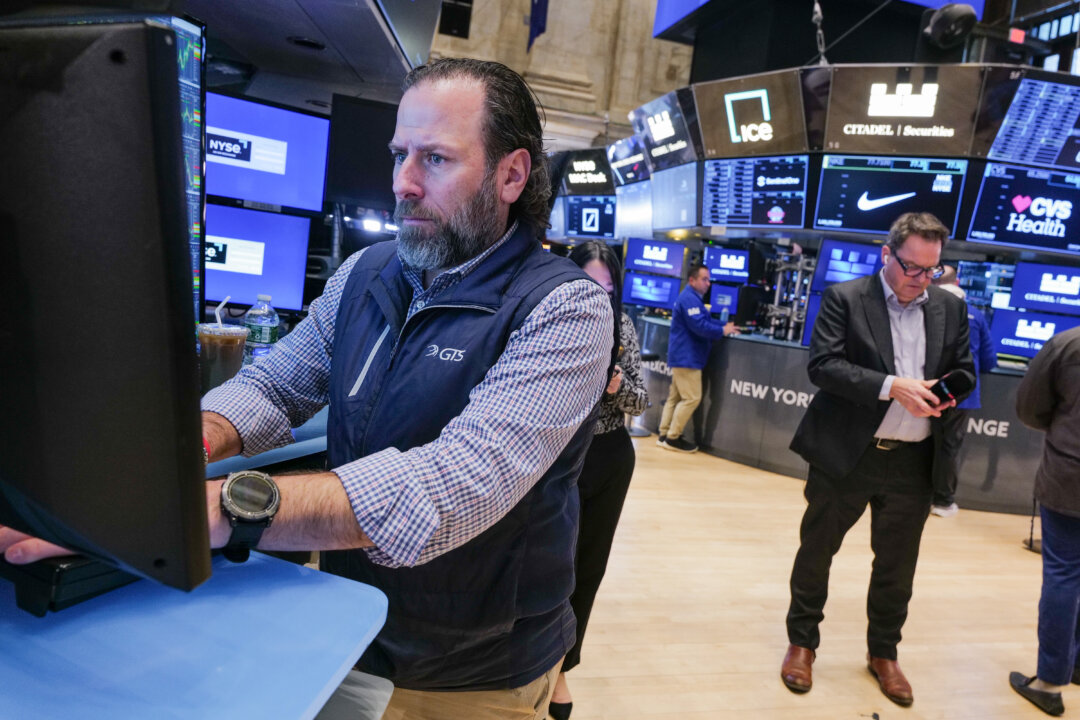 us-stocks-end-volatile-week-on-tariffs,-global-economy,-and-earnings us-stocks-end-volatile-week-on-tariffs,-global-economy,-and-earnings