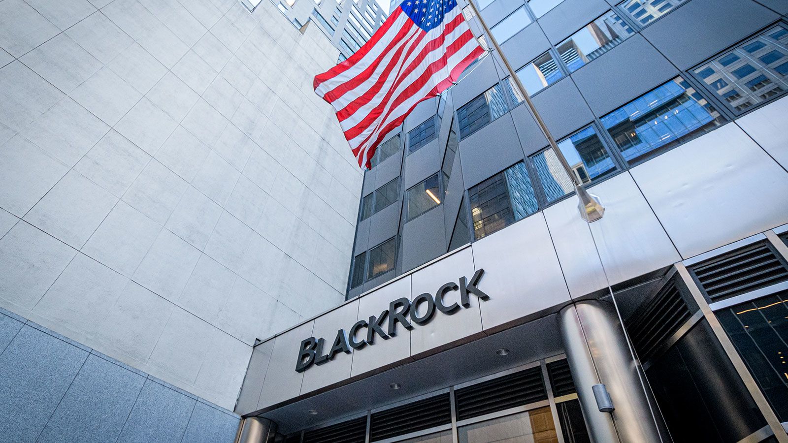 and-the-panama-canal-goes-to….-blackrock!