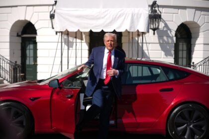 trump-says-he-doesn’t-see-possibility-of-recession,-not-concerned-with-market-selloff