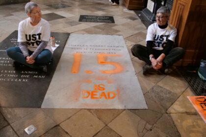 just-stop-oil-protesters-who-spray-painted-darwin’s-grave-deny-criminal-damage