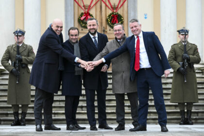 live:-european-defense-ministers-hold-press-conference-after-talks-in-paris