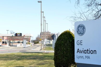 ge-aerospace-to-invest-nearly-$1-billion-in-us-manufacturing,-hiring-5,000-workers