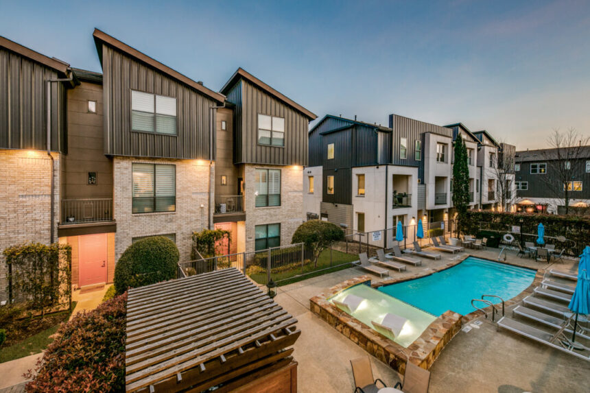home-inventory-increases-in-florida,-texas-as-some-sellers-lower-prices