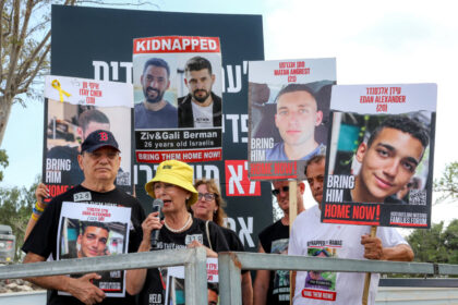 hamas-offers-to-release-last-american-hostage;-israel-decries-‘psychological-warfare’