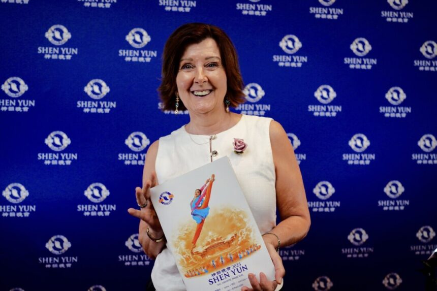 ‘very-special’:-president-of-village-roadshow-studios-amazed-by-shen-yun