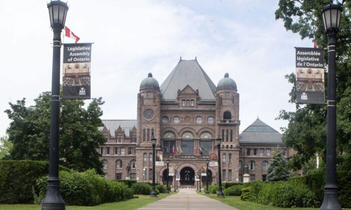 tax-contribution-per-ontarian-set-to-reach-$9,406-this-year