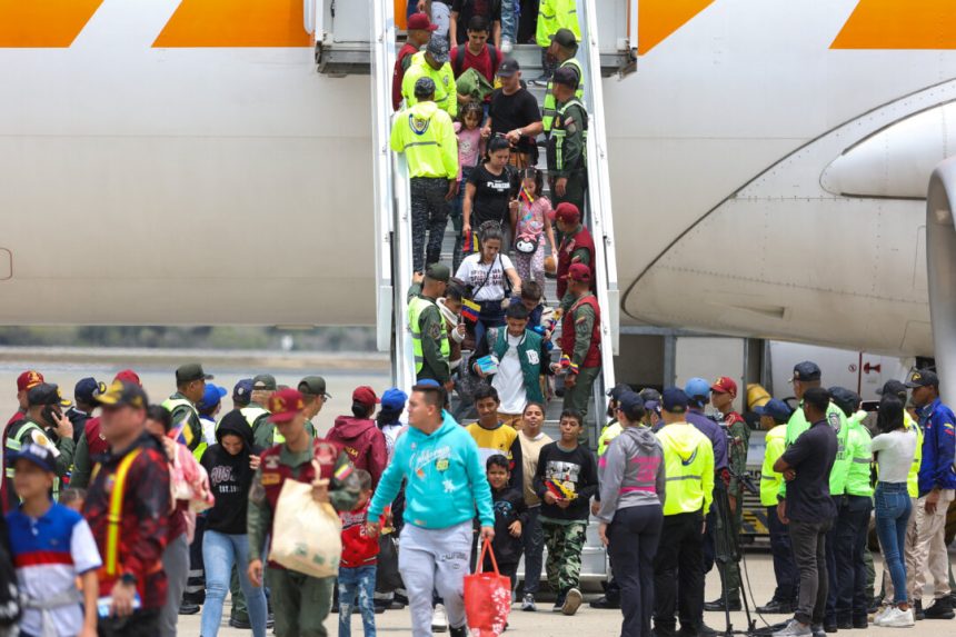 venezuela-says-deal-reached-to-resume-us-deportation-flights-of-illegal-immigrants