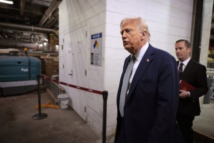 trump-says-he-could-give-tariff-breaks-to-‘a-lot-of-countries’