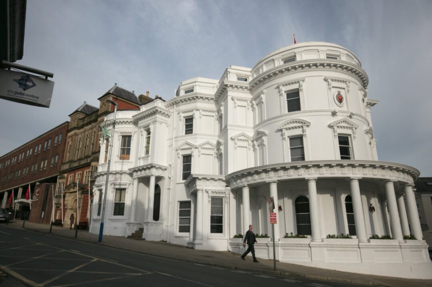 isle-of-man-1st-parliament-in-british-isles-to-pass-assisted-suicide-legislation