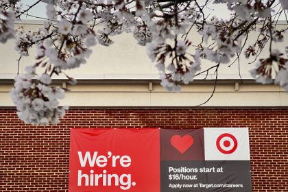 us-labor-market-remains-stable-amid-turbulence:-jolts-report