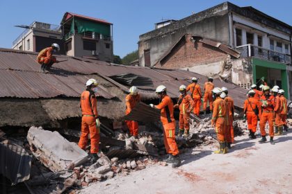 survivors-still-being-found-from-burma-earthquake,-but-hopes-begin-to-fade-as-deaths-exceed-2,700