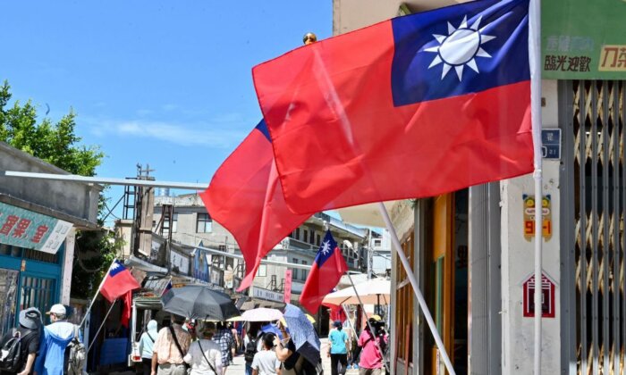pushing-back-against-ccp,-taiwan-expels-tiktokers-who-called-for-chinese-invasion