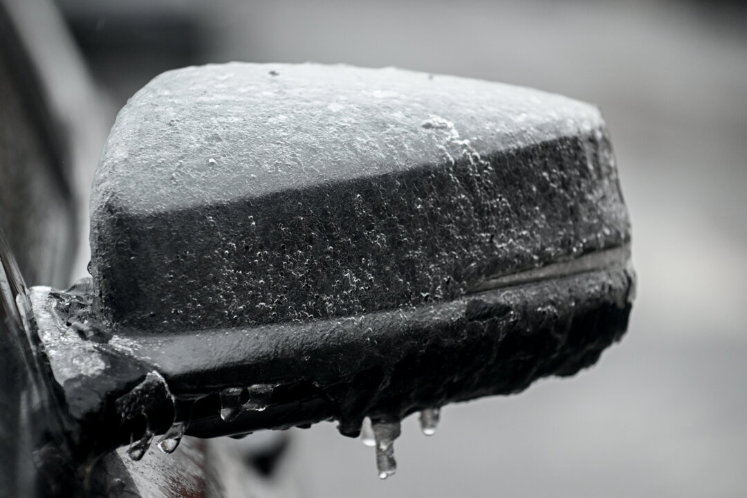 snow-and-freezing-rain-return-to-parts-of-ontario;-more-power-outages-possible