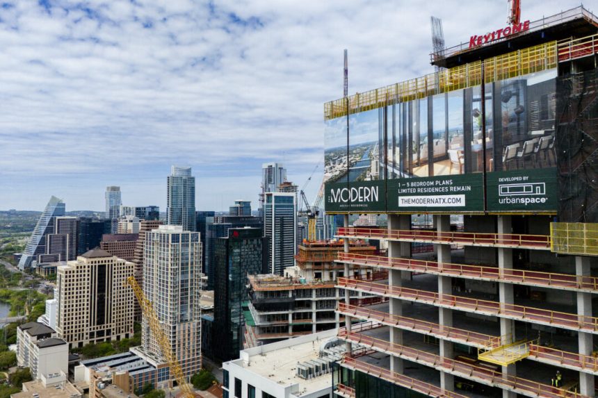 us-construction-spending-rises,-outpaces-year-ago-period