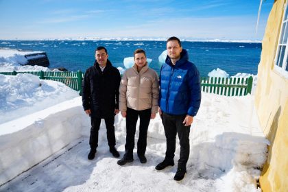 replay:-danish-prime-minister-frederiksen-meets-with-greenland’s-incoming-prime-minister-nielsen