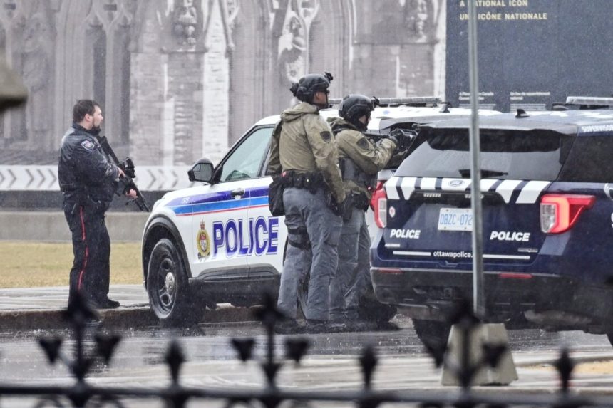 parliament-hill’s-east-block-on-lockdown-as-police-deal-with-‘barricaded-man’