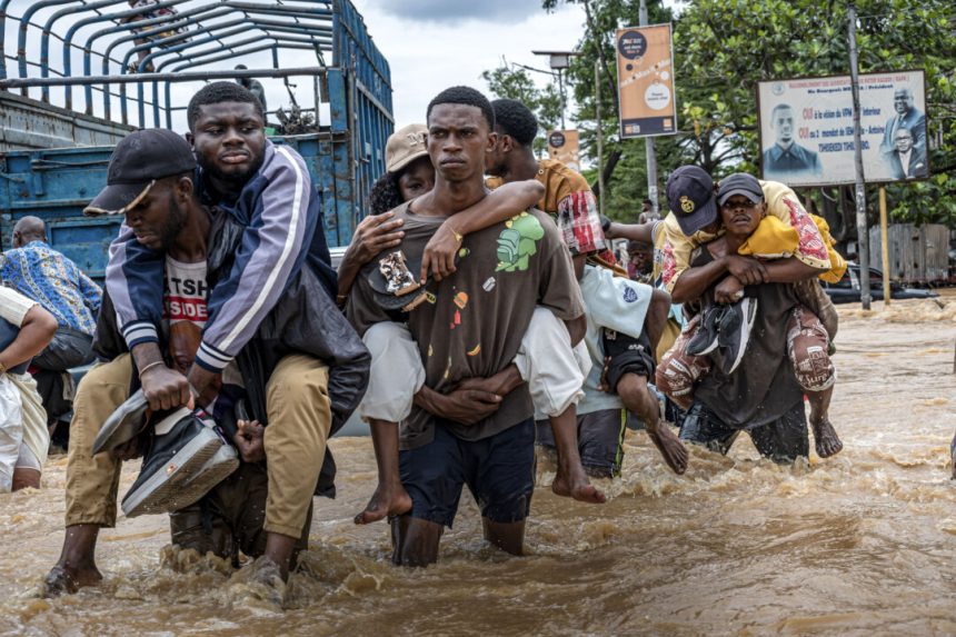 day-in-photos:-heavy-rains-in-dr-congo,-detained-lawyers,-and-extraordinary-congress-in-turkey