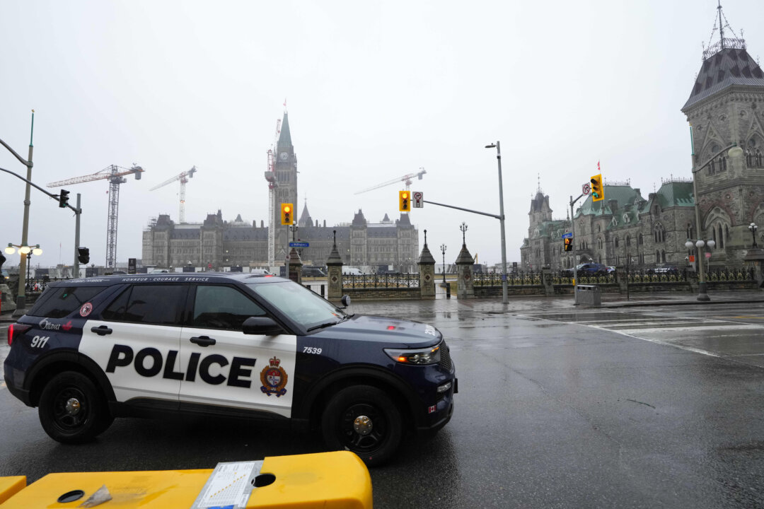 ottawa-police-name-suspect-in-parliament-hill-lockdown-incident ottawa-police-name-suspect-in-parliament-hill-lockdown-incident