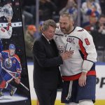 wayne-gretzky-says-he’s-proud-of-being-canadian,-not-interested-in-politics