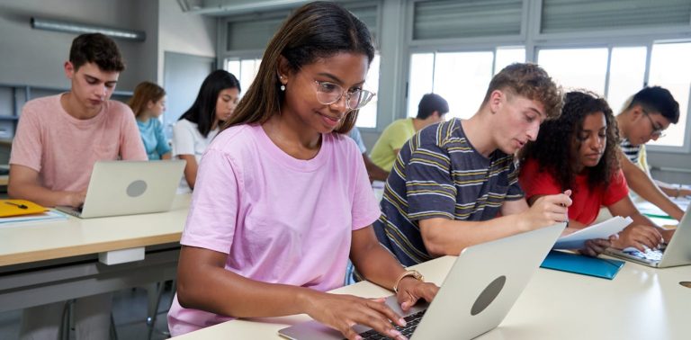 why-we-need-to-teach-digital-literacy-in-schools